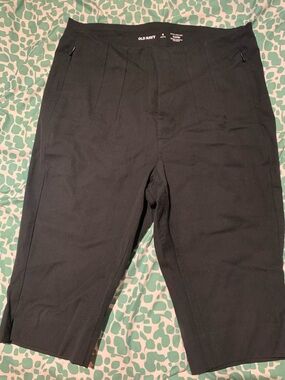 Old Navy Extra High-Waisted Polished Pixie Capri Pants